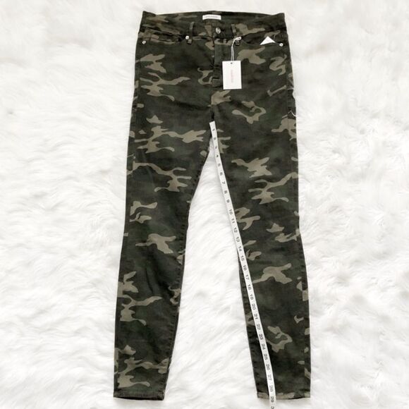 GOOD AMERICAN Good Waist Camo Skinny Jeans! - Picture 3 of 8